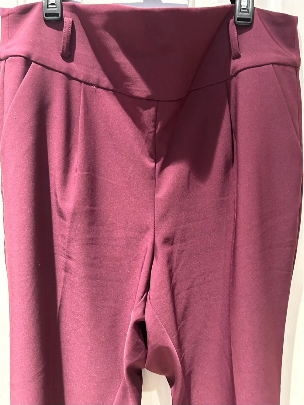 Tailored Straight-Leg Pants in Wine
